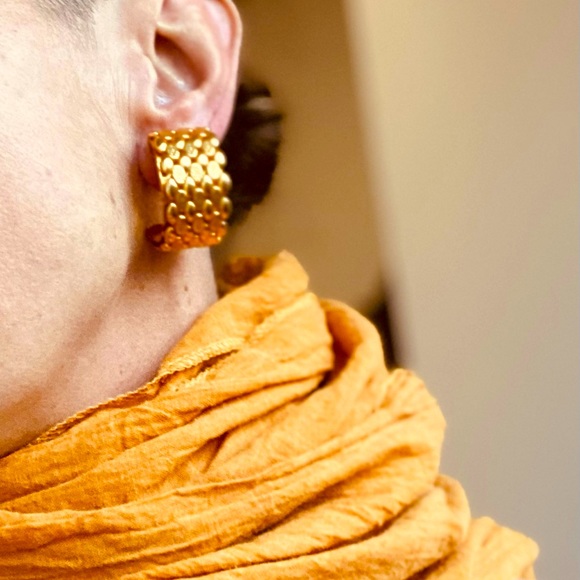 Lapor Vintage Gold Earrings. - Picture 5 of 5